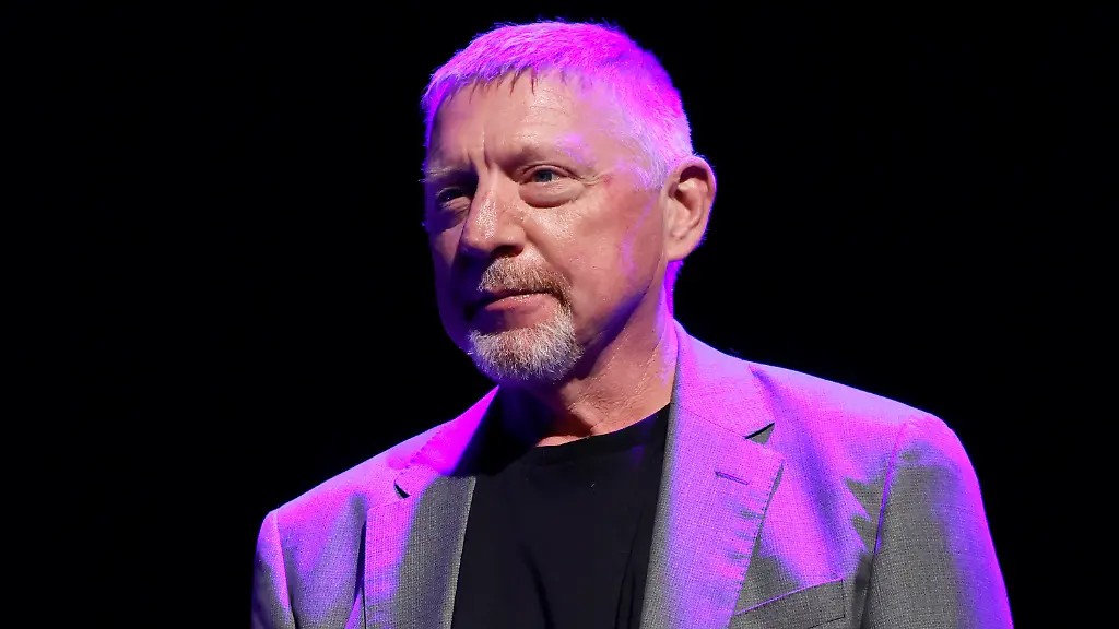 Tennis-Legende-Boris-Becker-auf-der-Lit-Colonge-Spezial-Veranstaltung-zur-Vorstellung-seines-neuen-Buchs-Inside-Gewinnen-verlieren-neu-beginnen-im-Theater-am-Tanzbrunnen-Koeln-21-10