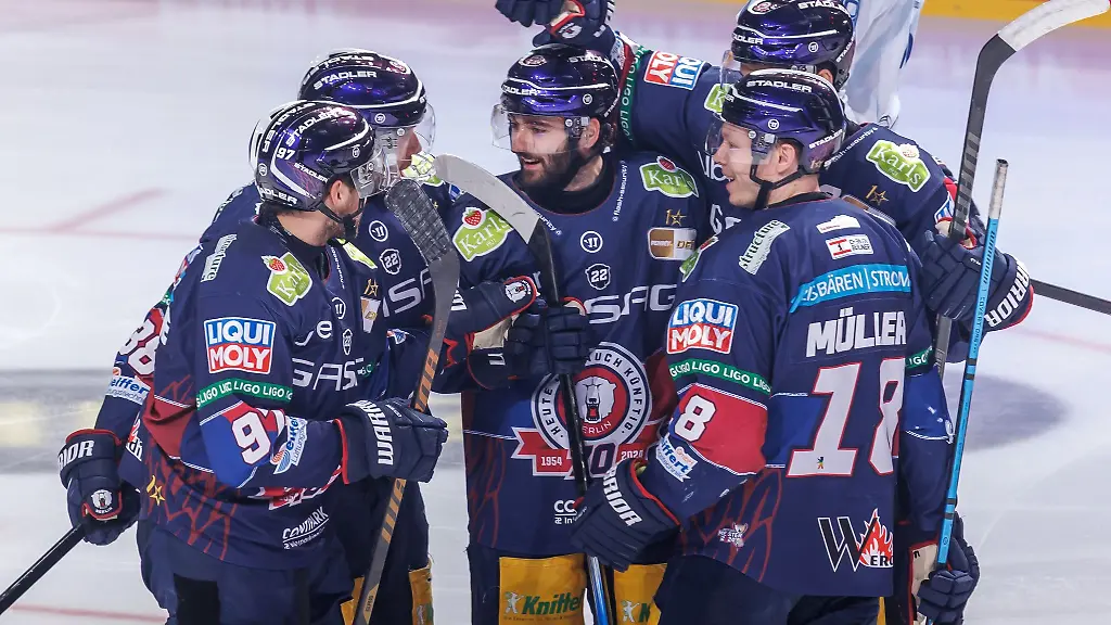 Angreifer-Liam-Kirk-M-feierte-mit-den-Eisbaeren-Berlin-einen-ueberzeugenden-Sieg-beim-Tabellenfuehrer-Straubing