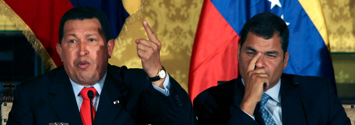 Ecuadors Präsident Rafael Correa (r) und Venezuelas Präsident Hugo Chaves.