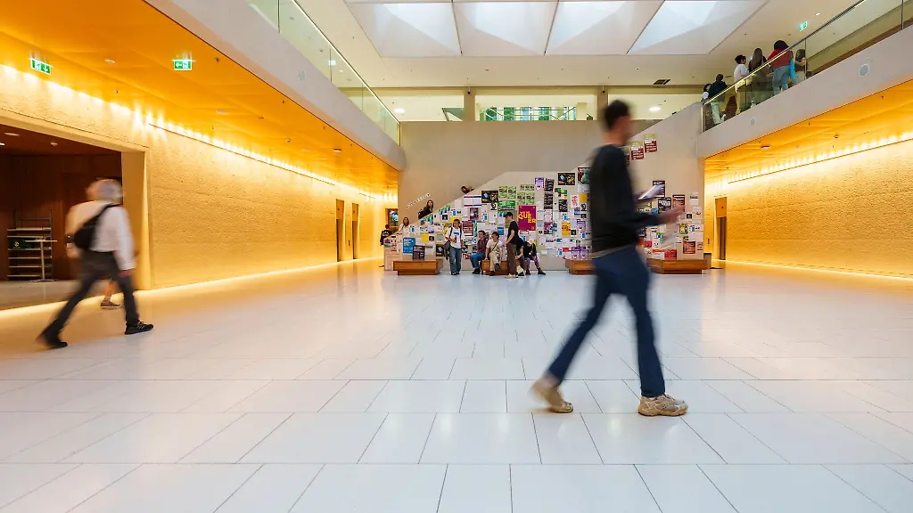 Die-Zahl-der-Erstsemester-an-Hessens-Hochschulen-ist-gestiegen-nicht-aber-die-Zahl-aller-Studentinnen-und-Studenten
