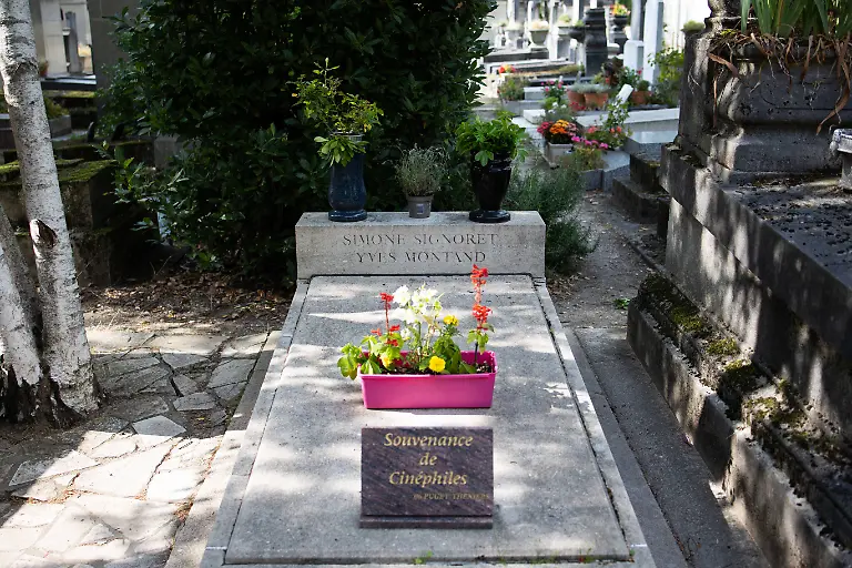 Grave-of-French-actor-Yves-Montand-and-Simone-Signoret-at-the-Pere-Lachaise-cemetery-in-Paris-on-August-16-2021-Photo-by-Raphael-Lafargue-ABACAPRESS