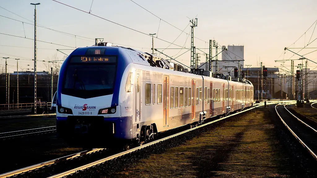 Die-Bundespolizei-ermittelt-gegen-den-Pfandsammler-nun-wegen-gefaehrlichen-Eingriffs-in-den-Bahnverkehr