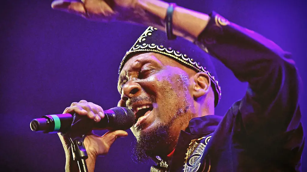 PHOTOPQR-LE-MIDI-LIBRE-MIKAEL-ANISSET-24-11-Le-chanteur-jamaicain-Jimmy-Cliff-legende-du-reggae-est-mort-a-81-ans-a-annonce-sa-femme-sur-Instagram-ce-lundi-ARCHIVES-Reggae-king-Jimmy-Cliff-died-at-81-FILES-26-07-2018-BAGNOLS-SUR-CEZE-GARD-FESTIVAL-REGGAE-CONCERT-MUSIQUE-JIMMY-CLIFF-Quatre-ans-apres-le-festival-reggae-de-Bagnols-sur-Ceze-Gard-fait-son-grand-retour-avec-le-concert-de-Jimmy-cliff-MaxPPP-TagID-maxpeopleworldtwo069118