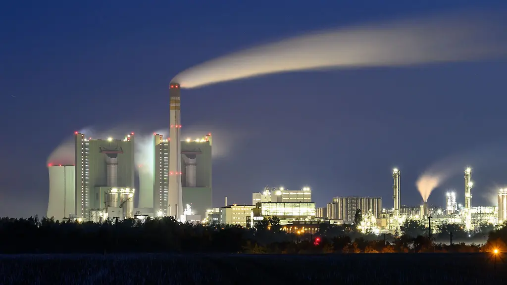 Die-Polizei-ermittelt-nach-einem-Brand-im-Kraftwerk-Schkopau