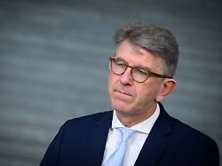 AfD zahteva odstop ministra za kulturo Weimerja zaradi škandala