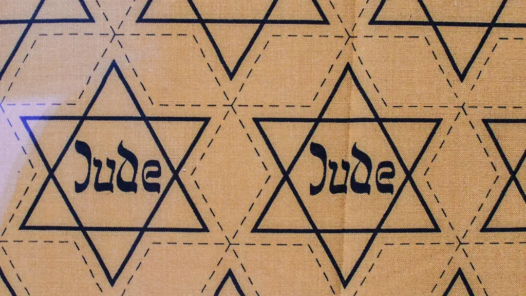 Judensterne-im-Juedischen-Museum-in-Berlin-Die-gestapo-zwang-die-juedischen-gemeinden-die-Sterne-zu-verkaufen-In-dem-von-Daniel-Libeskind-entworfenen-Gebaeude-werden-auf-3-500-Quadratmetern-1700-Jahre-juedischen-Lebens-vom-Mittelalter-bis-in-die-Gegenwart-thematisiert