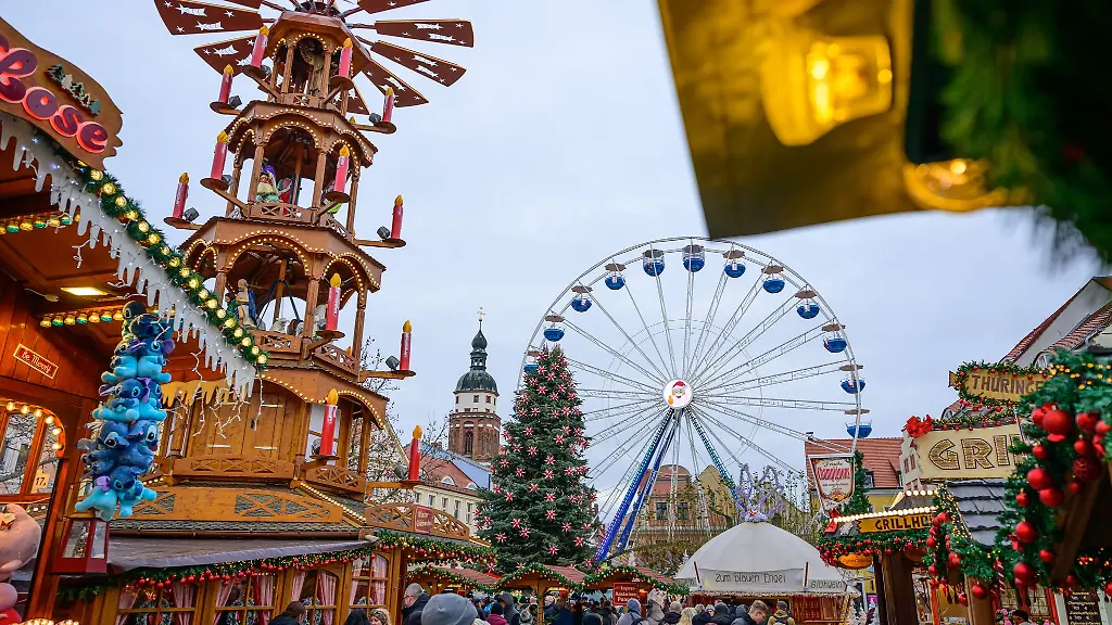 Der-Cottbuser-Weihnachtsmarkt-ist-fuer-seine-vielen-leuchtenden-Sterne-bekannt
