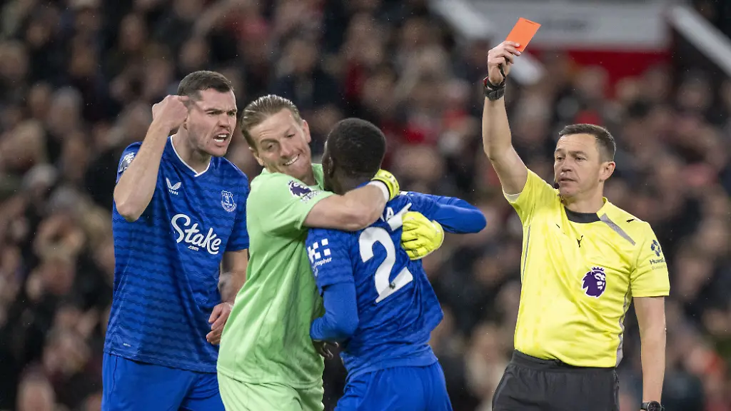 November-24-2025-Manchester-England-MANCHESTER-ENGLAND-NOV-24-Idrissa-Gueye-of-Everton-restrained-by-Jordan-Pickford-of-Everton-whilst-being-shown-red-card-by-referee-Tony-Harrington-for-striking-his-own-team-mate-Michael-Keane-of-Everton-during-the-Premier-League-match-between-Manchester-United-and-Everton-at-Old-Trafford-on-November-24-2025-in-Manchester-England