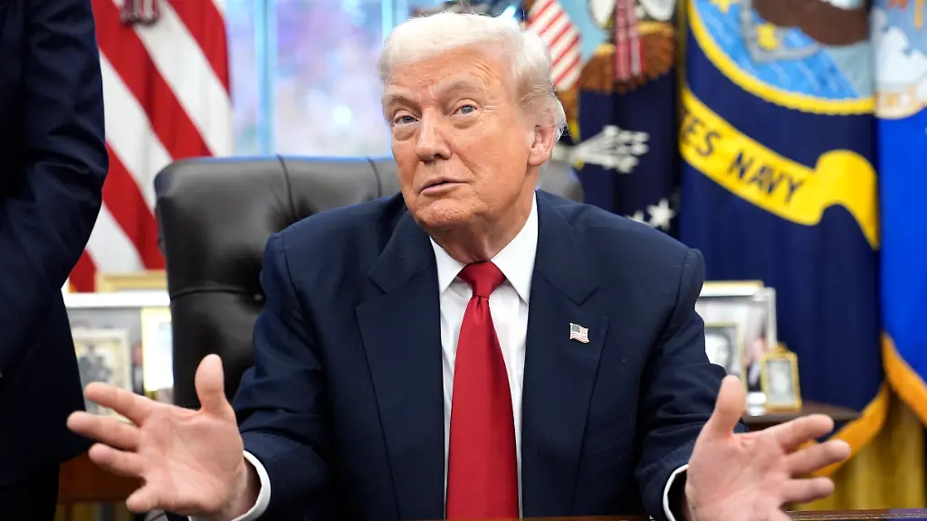 United-States-President-Donald-J-Trump-and-Mayor-elect-Zohran-Mamdani-Democrat-of-New-York-City-meet-reporters-following-their-meeting-in-the-Oval-Office-of-the-White-House-in-Washington-DC-USA-on-Friday-November-21-2025