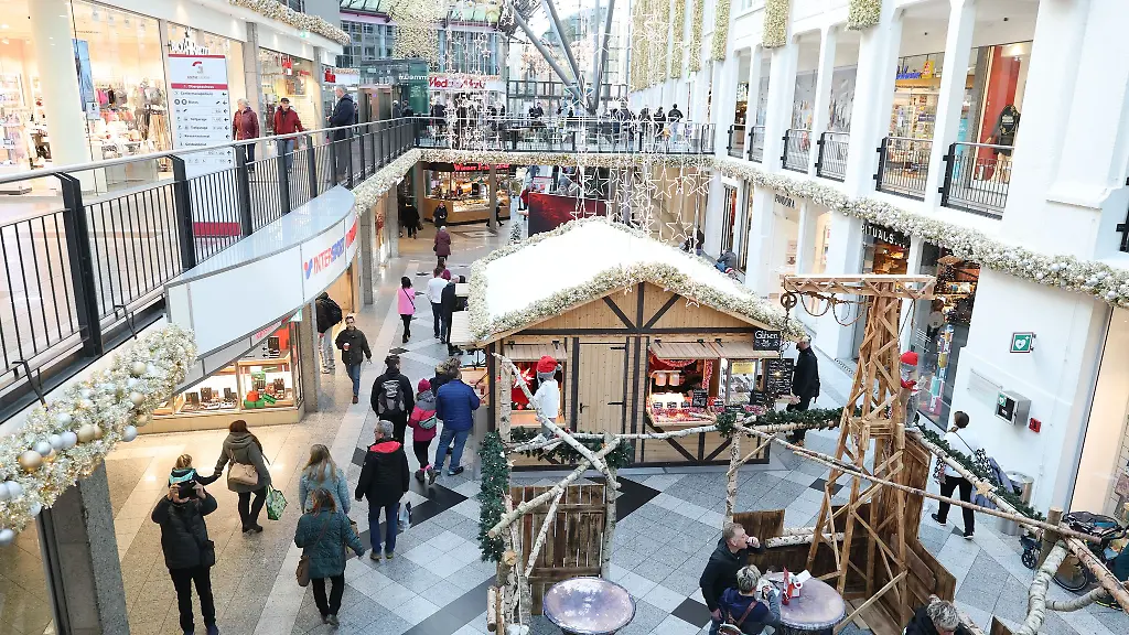 Thueringens-Haendler-hoffen-im-Weihnachtsgeschaeft-auf-die-Kauflaune-der-Verbraucher-trotz-teils-massiv-gestiegener-Preise-Archivfoto