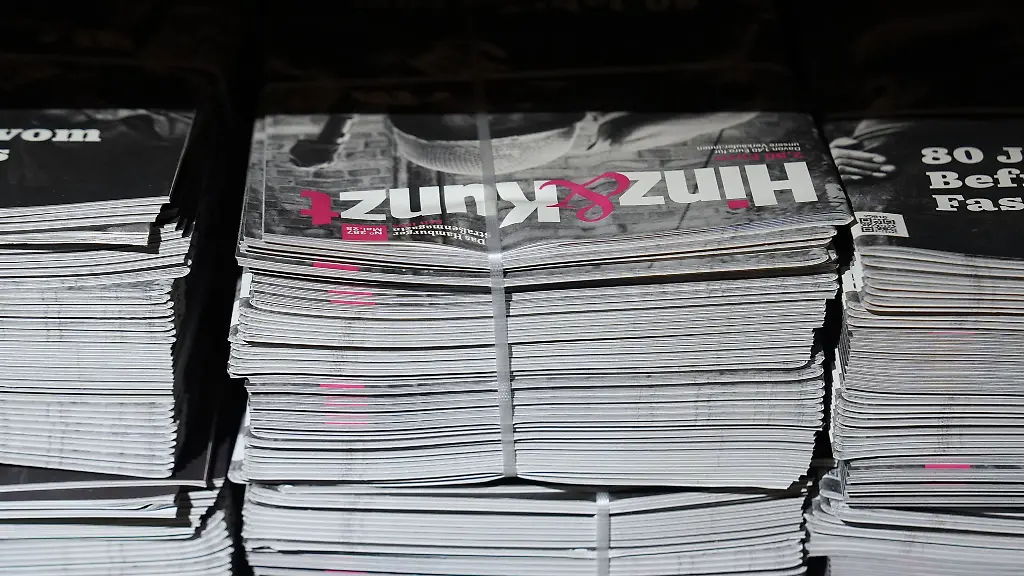 Rund-44-000-Exemplare-der-Hamburger-Strassenzeitung-verkaufen-die-Obdachlosen-im-Monat