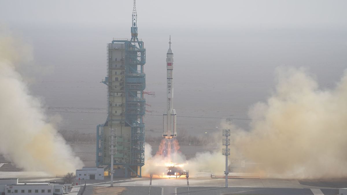 tauschaktion-versperrt-r-ckweg-china-schickt-rettungskapsel-zu-festsitzenden-astronauten