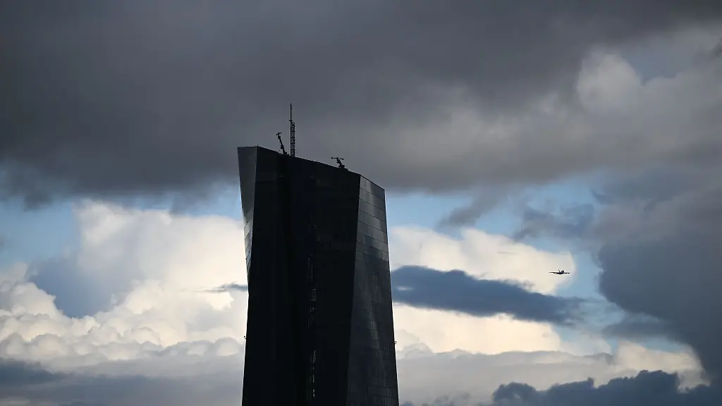 Dunkle-Wolken-gehoeren-in-Hessen-auch-in-den-naechsten-Tagen-dazu