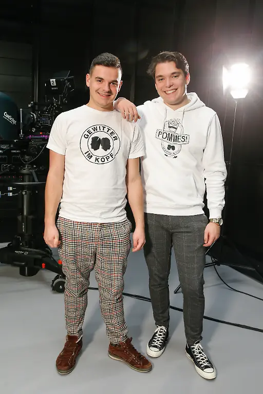 Jan-Zimmermann-l-und-Tim-Lehmann-Gewitter-im-Kopf-Leben-mit-Tourette-als-Gaeste-bei-dem-Screening-des-YouTube-Rewind-im-YouTube-Space-Das-YouTube-Rewind-ist-ein-von-YouTube-produziertes-Video-das-die-Video-und-Trend-Highlights-des-Jahres-zeigt