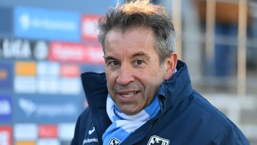 Praesident-Gernot-MANG-1860-Einzelbild-angeschnittenes-Einzelmotiv-Portraet-Portrait-Portr-t-Fussball-3-Liga-15-Spieltag-Saison-2025-26-TSV-Munich-1860-1-FC-Saarbr-cken-2-0-am-23-11-2025-GRUENWALDER-STADION