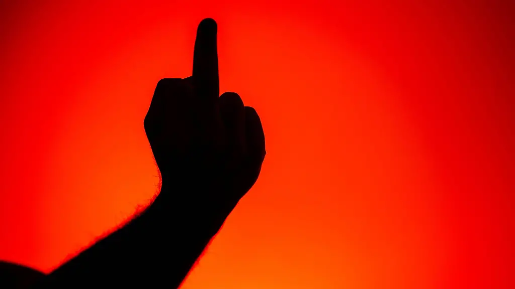 Weint-die-Schichtmutter-oder-nicht-Ein-Gericht-entschied-Vulgaere-Kritik-ist-nicht-automatisch-ein-Kuendigungsgrund