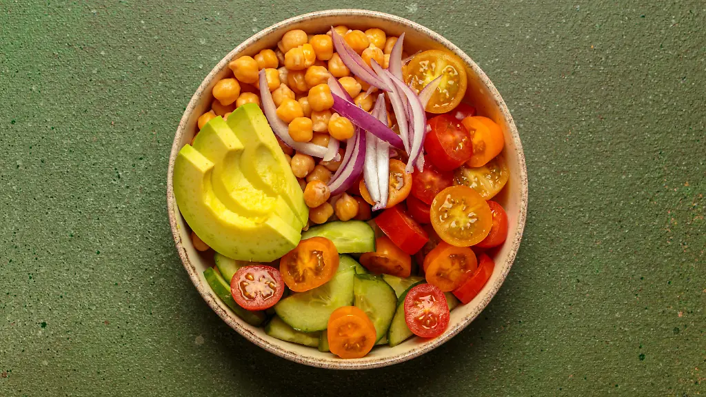 Chickpea-salad-with-avocado-cherry-tomatoes-and-cucumber