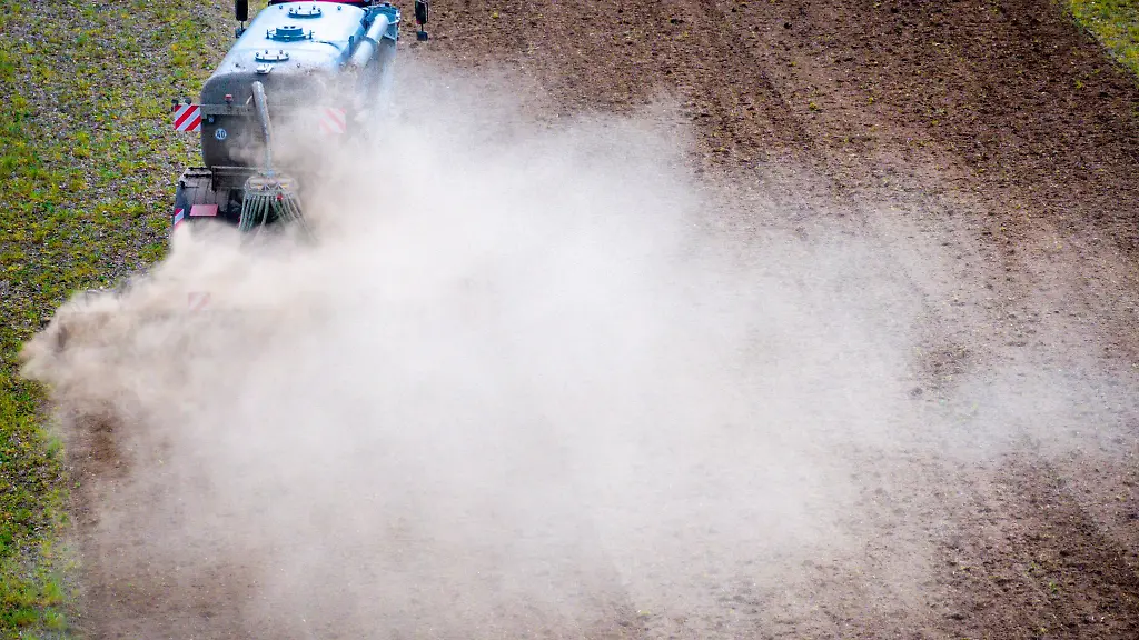 Regelungen-zum-Duengen-in-mit-Nitrat-belasteten-Gebieten-sogenannte-rote-Gebiete-sorgen-schon-laenger-fuer-Unmut-Nun-wurden-wegen-rechtlicher-Unsicherheit-Regeln-in-MV-ausgesetzt