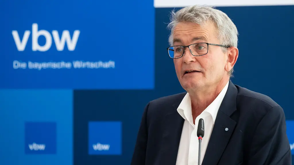 Der-Hauptgeschaeftsfuehrer-der-vbw-Bertram-Brossardt-zieht-eine-klare-Abgrenzung-des-Verbands-zur-AfD