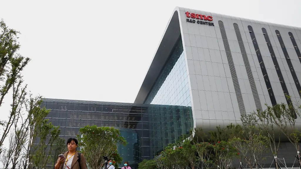 Members-of-the-media-walk-outside-of-the-Taiwan-Semiconductor-Manufacturing-Company-TSMC-global-R-D-center-in-Hsinchu-Taiwan-July-28-2023