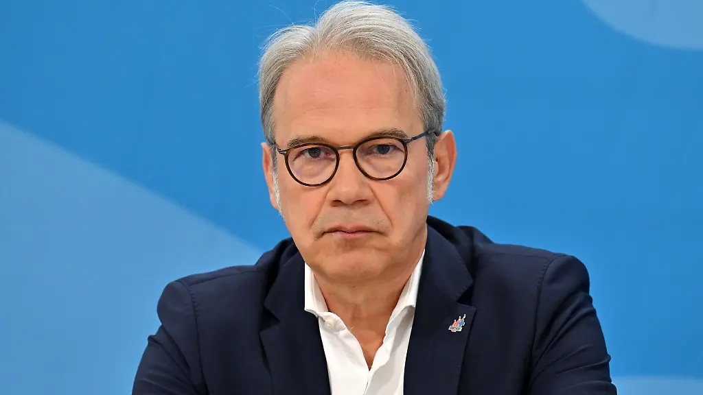 Thueringens-Innenminister-Georg-Maier-SPD-will-gegen-rechtsextreme-Lagerverkaeufe-vorgehen