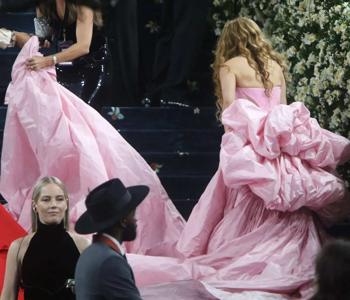 New-York-NY-May-05-2025-Shakira-at-the-2025-Met-Gala-Celebrating-Superfine-Tailoring-Black-Style-at-Metropolitan-Museum-of-Art-in-New-York-May-05-2025