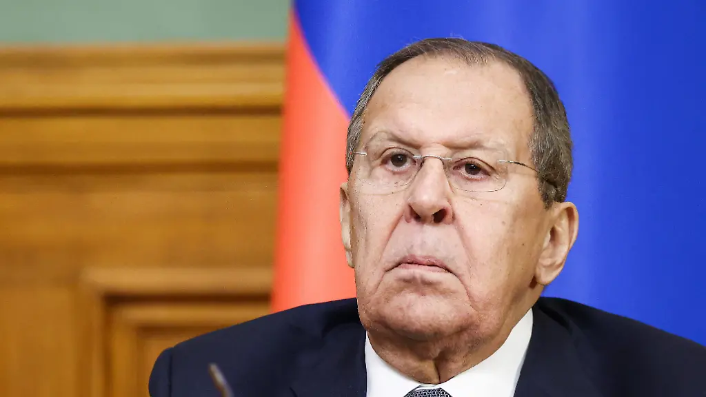 DIESES-FOTO-WIRD-VON-DER-RUSSISCHEN-STAATSAGENTUR-TASS-ZUR-VERFUeGUNG-GESTELLT-RUSSIA-MOSCOW-NOVEMBER-25-2025-Russia-s-Foreign-Minister-Sergei-Lavrov-gives-a-press-conference-following-a-joint-meeting-of-the-Russian-and-Belarusian-Foreign-Ministries-Boards