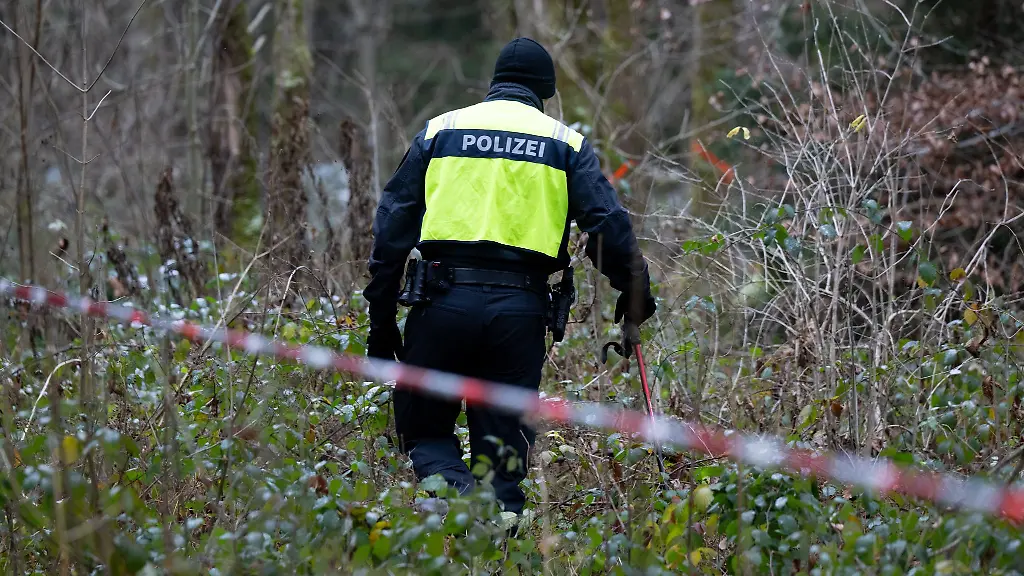 Die-Polizei-ermittelt-nach-dem-Fund-einer-toten-34-Jaehrigen-in-einem-Wald-bei-Muenchen-auf-Hochtouren