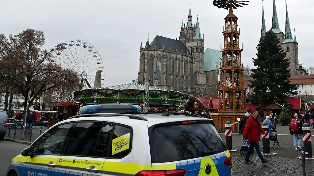 Wegen-eines-unspezifischen-Hinweises-rueckte-die-Polizei-kurz-vor-der-offiziellen-Eroeffnung-zu-einem-Einsatz-aus