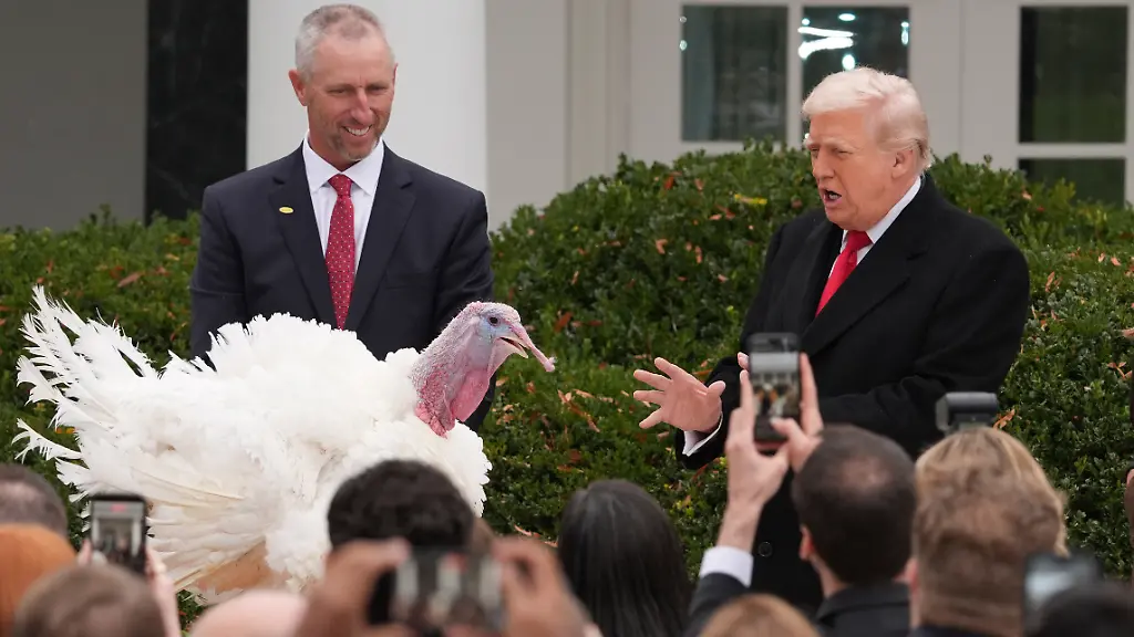 President-Donald-Trump-and-first-lady-Melania-Trump-stand-next-to-national-Thanksgiving-turkey-Gobble-during-a-pardoning-ceremony-in-the-Rose-Garden-of-the-White-House-Tuesday-Nov-25-2025-in-Washington