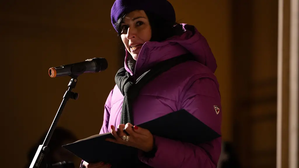 Noosha-Aubel-parteilos-fordert-einen-staerkeren-Einsatz-gegen-Rechtsextremismus