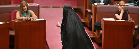 2025-11-24T103254Z_5893433_RC2S2IAC7PJY_RTRMADP_3_AUSTRALIA-POLITICS-HANSON