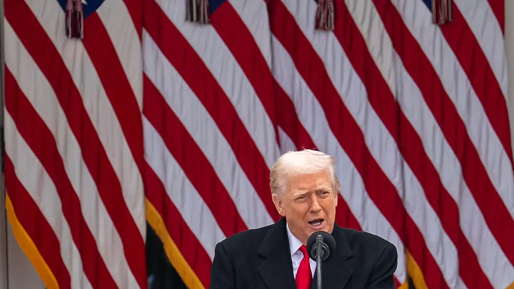 251125-WASHINGTON-Nov-25-2025-Xinhua-U-S-President-Donald-Trump-speaks-during-the-National-Thanksgiving-Turkey-Pardoning-Ceremony-at-the-White-House-in-Washington-D-C-the-United-States-Nov-25-2025