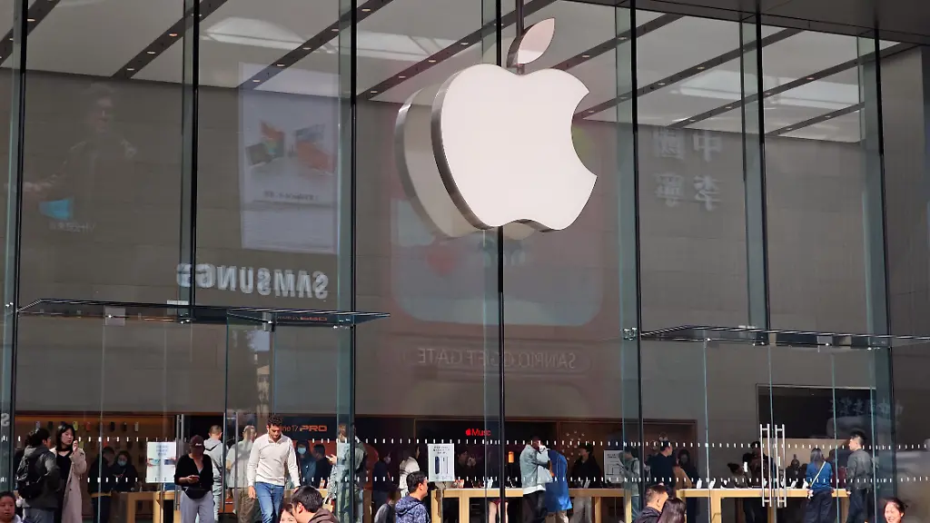 Customers-experience-iPhone-Air-phones-in-Apple-stores-near-Nanjing-Road-Walkway-in-Shanghai-China-on-November-10-2025
