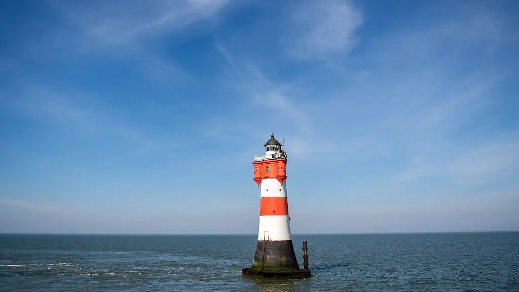 Die-Deutsche-Stiftung-Denkmalschutz-sucht-fuer-den-maroden-Leuchtturm-Roter-Sand-einen-neuen-Standort-am-Festland