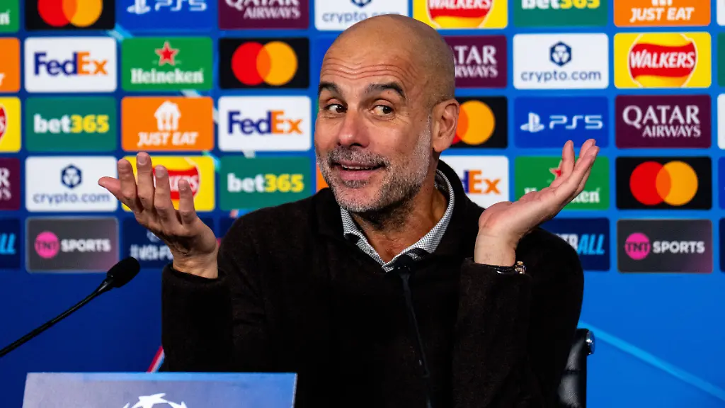 MANCHESTER-ENGLAND-NOVEMBER-25-Manchester-City-head-coach-Pep-Guardiola-attends-a-press-conference-PK-Pressekonferenz-after-the-UEFA-Champions-League-2025-26-League-Phase-MD5-match-between-Manchester-City-and-Bayer-04-Leverkusen-at-City-of-Manchester-Stadium-on-November-25-2025-in-Manchester-England