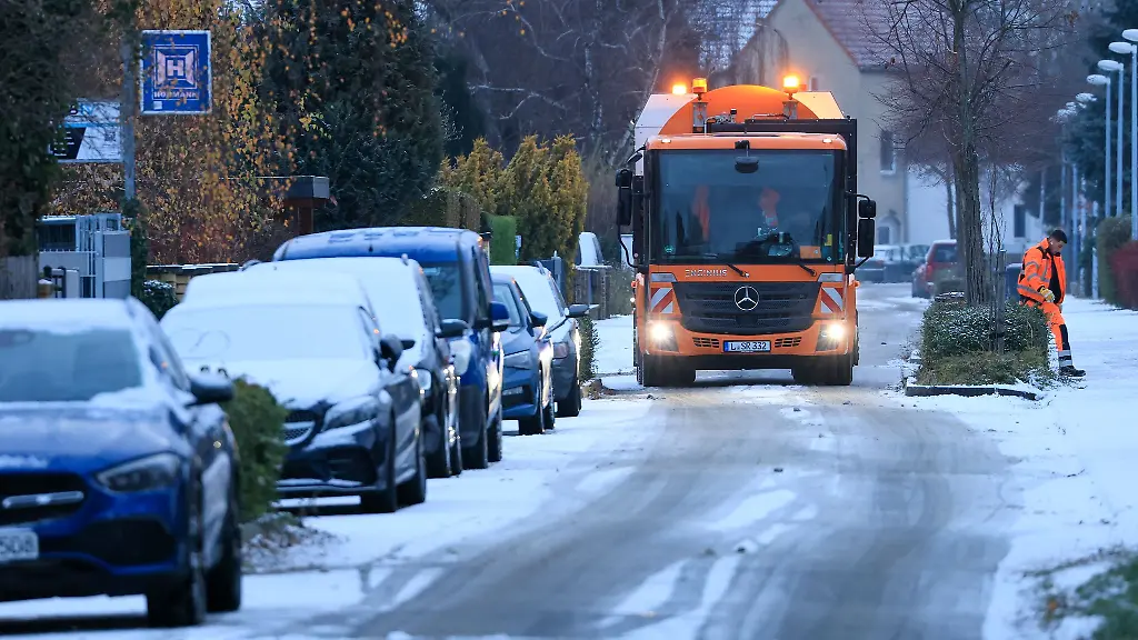 In-Sachsen-sorgen-Frost-und-Schnee-weiterhin-fuer-glatte-Strassen