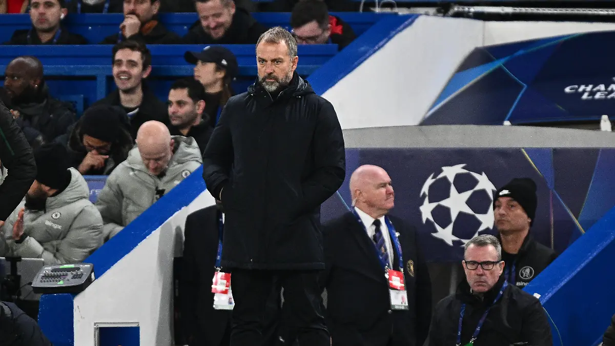 LONDON-ENGLAND-NOVEMBER-25-Hansi-Flick-the-manager-of-FC-Barcelona-Barca-during-the-UEFA-Champions-League-2025-26-League-Phase-MD5-match-between-Chelsea-FC-and-FC-Barcelona-at-Stamford-Bridge-on-November-25-2025-in-London-England