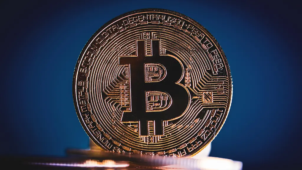 Nahaufnahme-einer-Bitcoin-Muenze