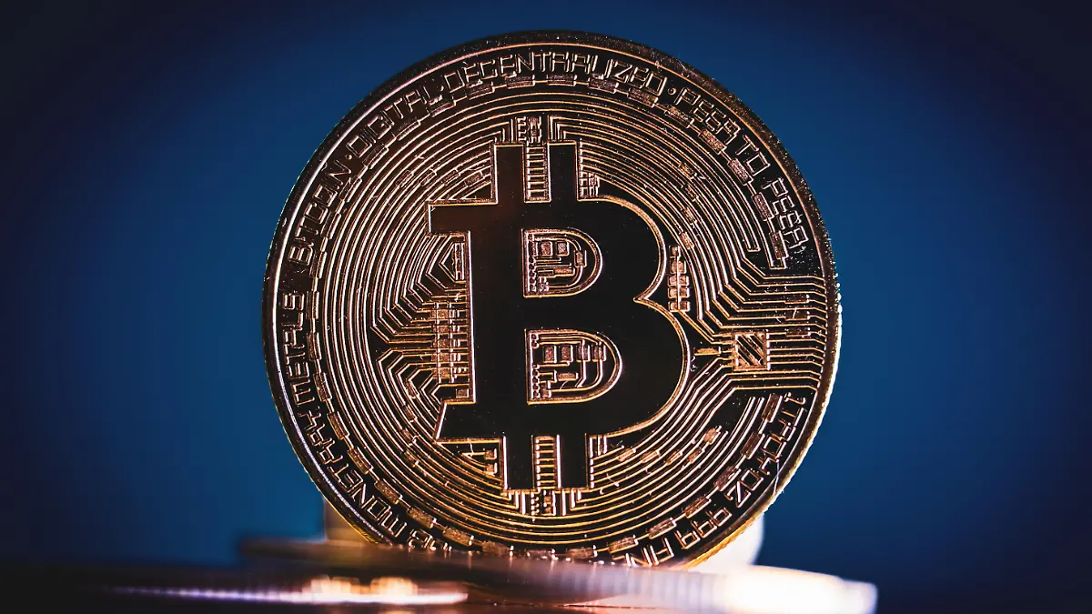 Rettung oder tickende Zeitbombe?: Bitcoin im freien Fall - und alle  flüchten in Stablecoins - ntv.de