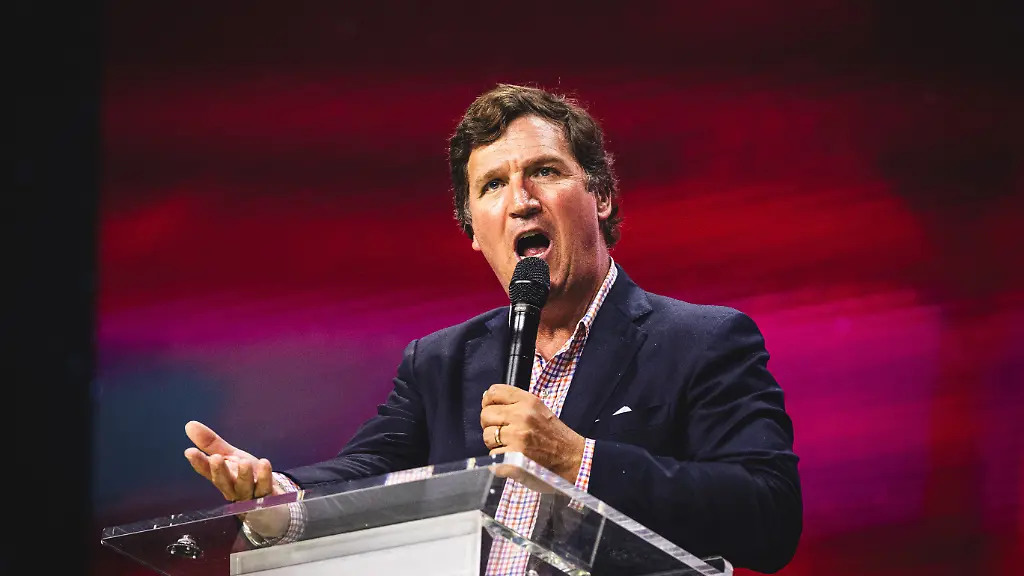 July-11-2025-Tampa-Florida-USA-TUCKER-CARLSON-speaks-to-a-group-of-5-000-MAGA-supporters-at-Turning-Point-USA-s-Student-Action-Summit