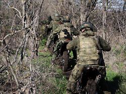 Für minimales Vorrücken: Nato: Russland schickt monatlich 20.000 Soldaten in den Tod