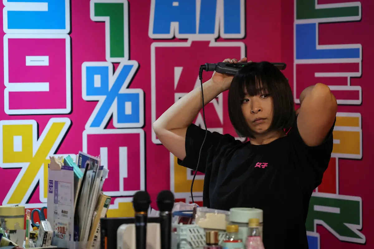 Hitomi-Harigae-38-manager-of-Muscle-Girls-a-fitness-themed-bar-uses-a-flat-iron-to-style-her-hair-before-starting-work-in-Tokyo-Japan-September-17-2025-I-remember-to-this-day-when-I-first-realised-that-I-was-fine-just-as-I-was-and-how-my-self-esteem-shot-up-Harigae-said-of-her-early-days-in-the-bar-REUTERS-Kim-Kyung-Hoon-SEARCH-KYUNG-HOON-MUSCLE-GIRLS-FOR-THIS-STORY-SEARCH-WIDER-IMAGE-FOR-ALL-STORIES