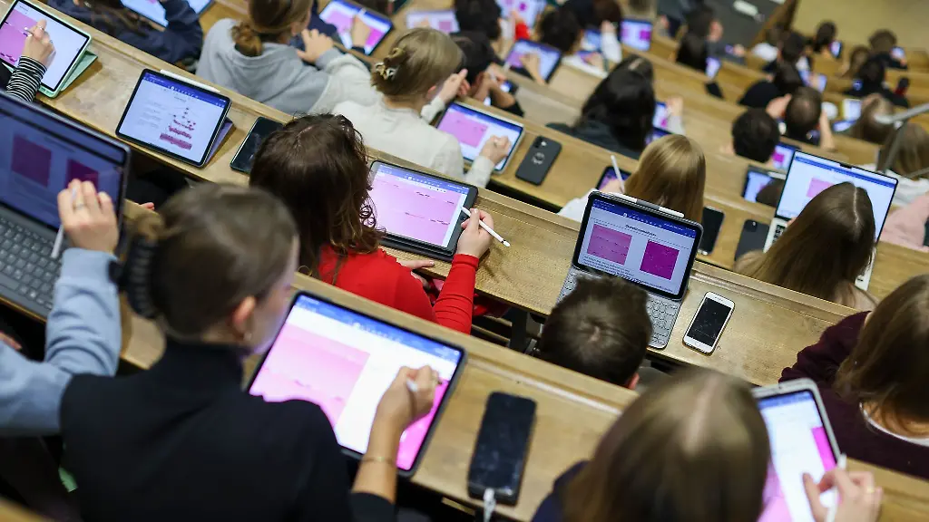 Zum-Wintersemester-haben-sich-an-den-Hochschulen-in-Sachsen-Anhalt-9-329-Studierende-neu-eingeschrieben