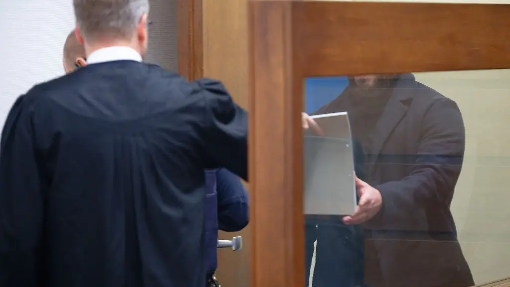 Dem-Angeklagten-wird-Anstiftung-zum-Mord-vorgeworden