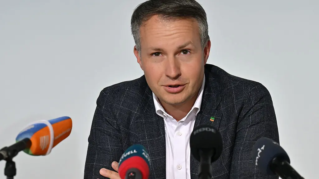 Thueringens-CDU-Fraktionschef-Andreas-Buehl-hat-eine-Sondersitzung-des-Landtags-zum-Thema-Buerokratieabbau-angekuendigt