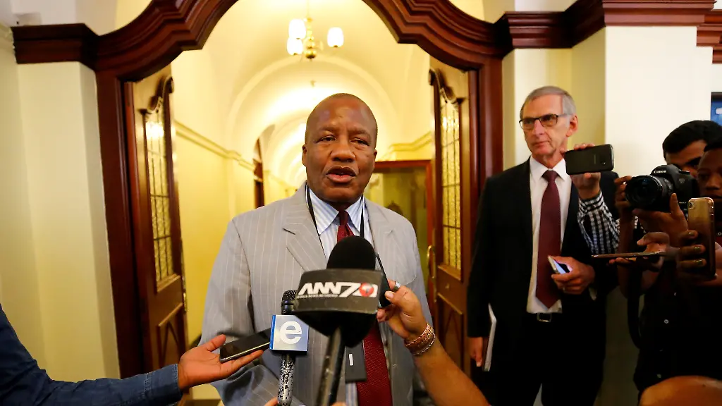 2018-02-15T090011Z-721208993-RC1808001840-RTRMADP-3-SAFRICA-POLITICS