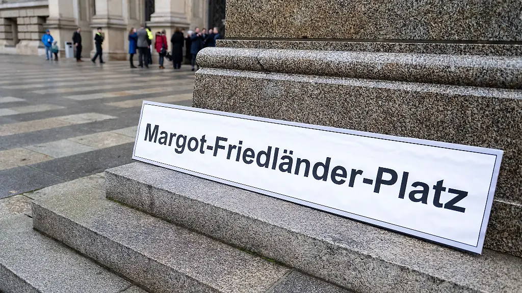 Der-Platz-vor-dem-Abgeordnetenhaus-soll-im-kommenden-Jahr-nach-Margot-Friedlaender-benannt-werden