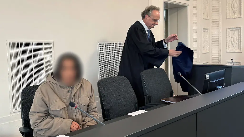 Vier-Jahre-Haft-so-lautet-das-Urteil-des-Landgerichts-Schwerin-fuer-den-jungen-Mann-der-sich-in-einer-Schweriner-Strassenbahn-selbst-angezuendet-hat