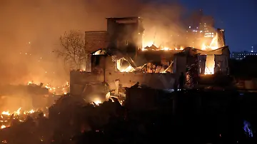 2025-11-26T042628Z_2005061734_RC2P3IAQFBU7_RTRMADP_3_BANGLADESH-FIRE